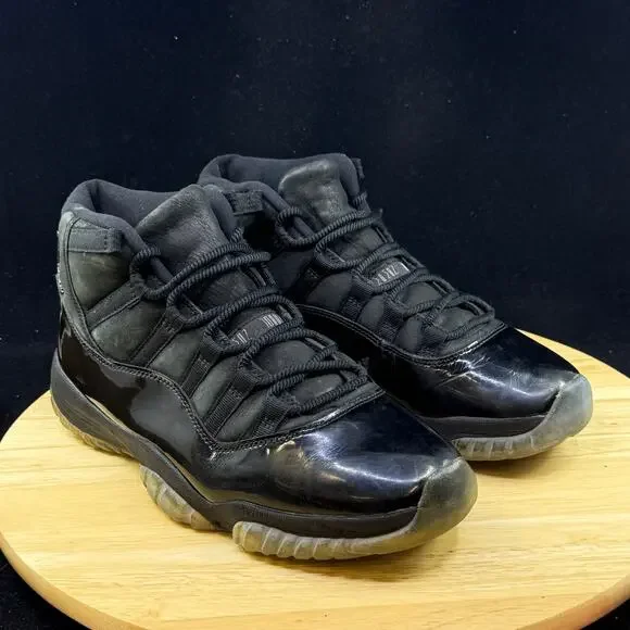 Nike Air Jordan 11 Men's Retro Size 9.5 Cap and Gown 378037-005